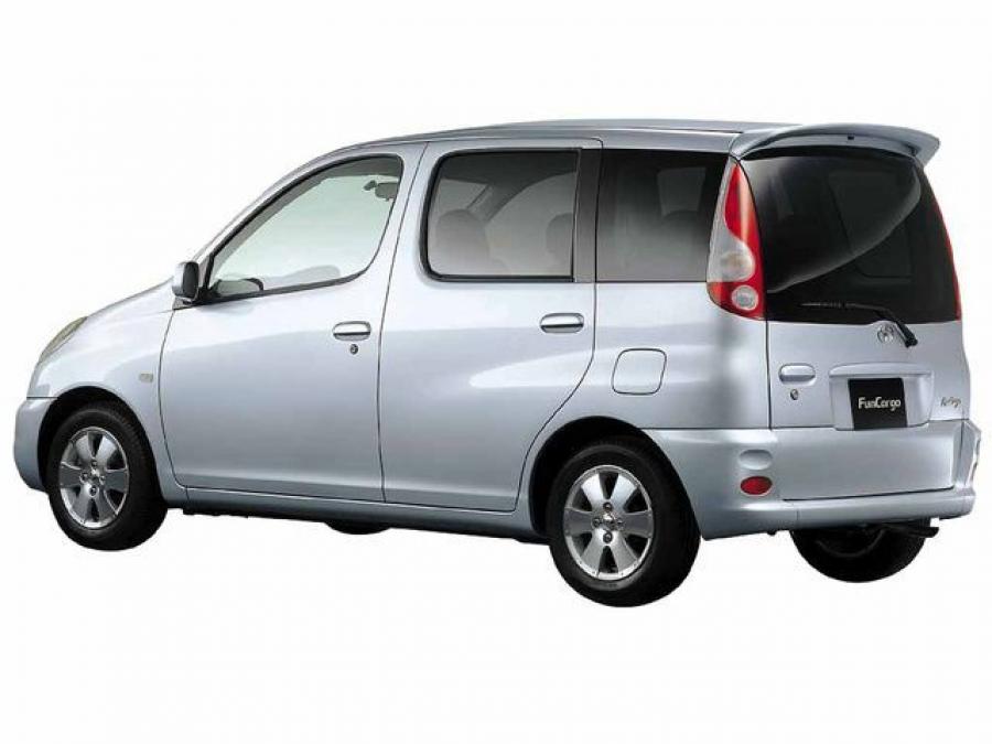  Toyota FunCargo 1999 года  (фото 2 из 4)